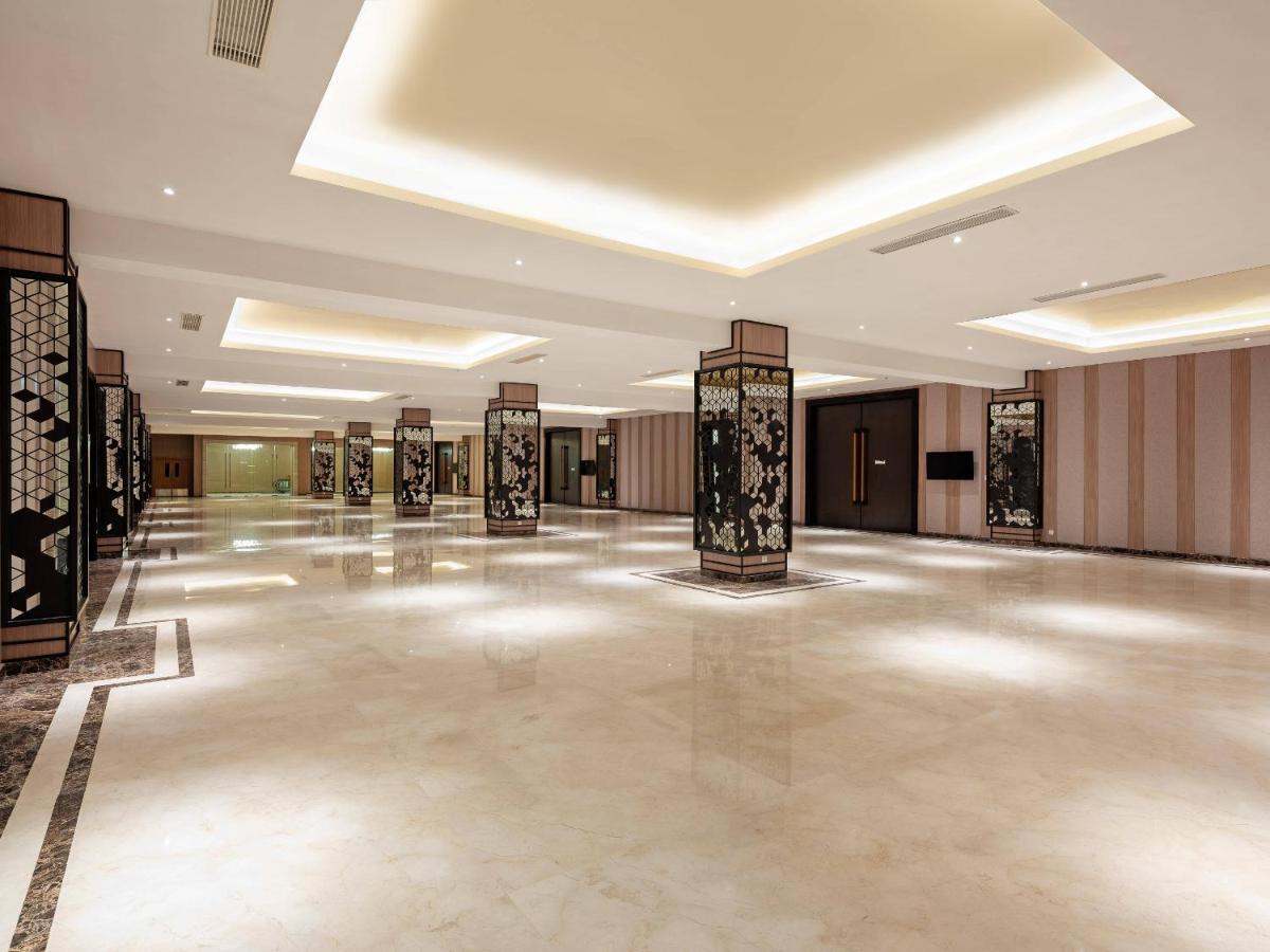 Aston Gresik Hotel & Conference Center Kültér fotó