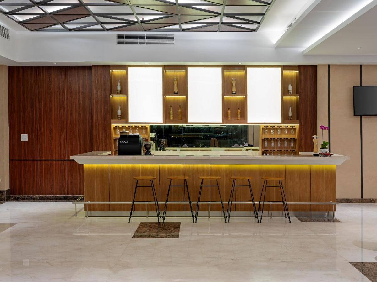 Aston Gresik Hotel & Conference Center Kültér fotó
