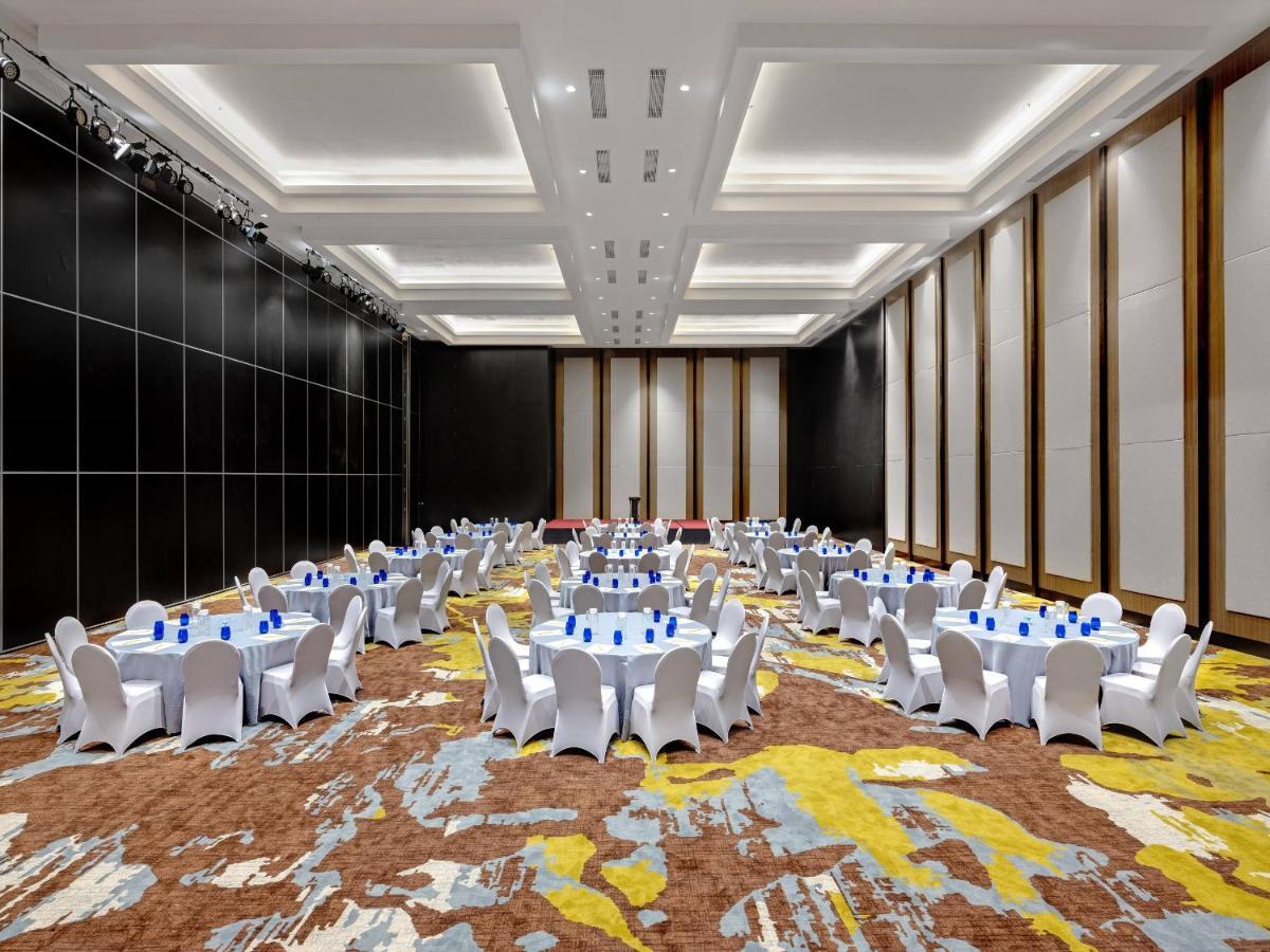 Aston Gresik Hotel & Conference Center Kültér fotó